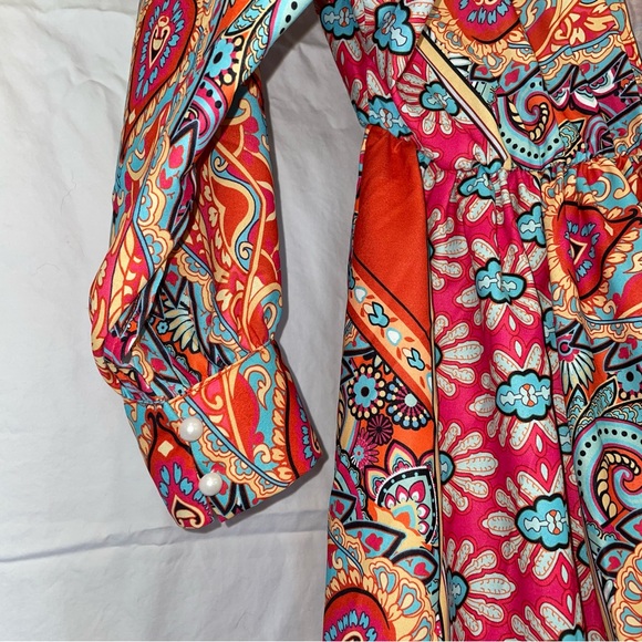 Deep V-Neck Open Tie Back Dress - Picture 4 of 5